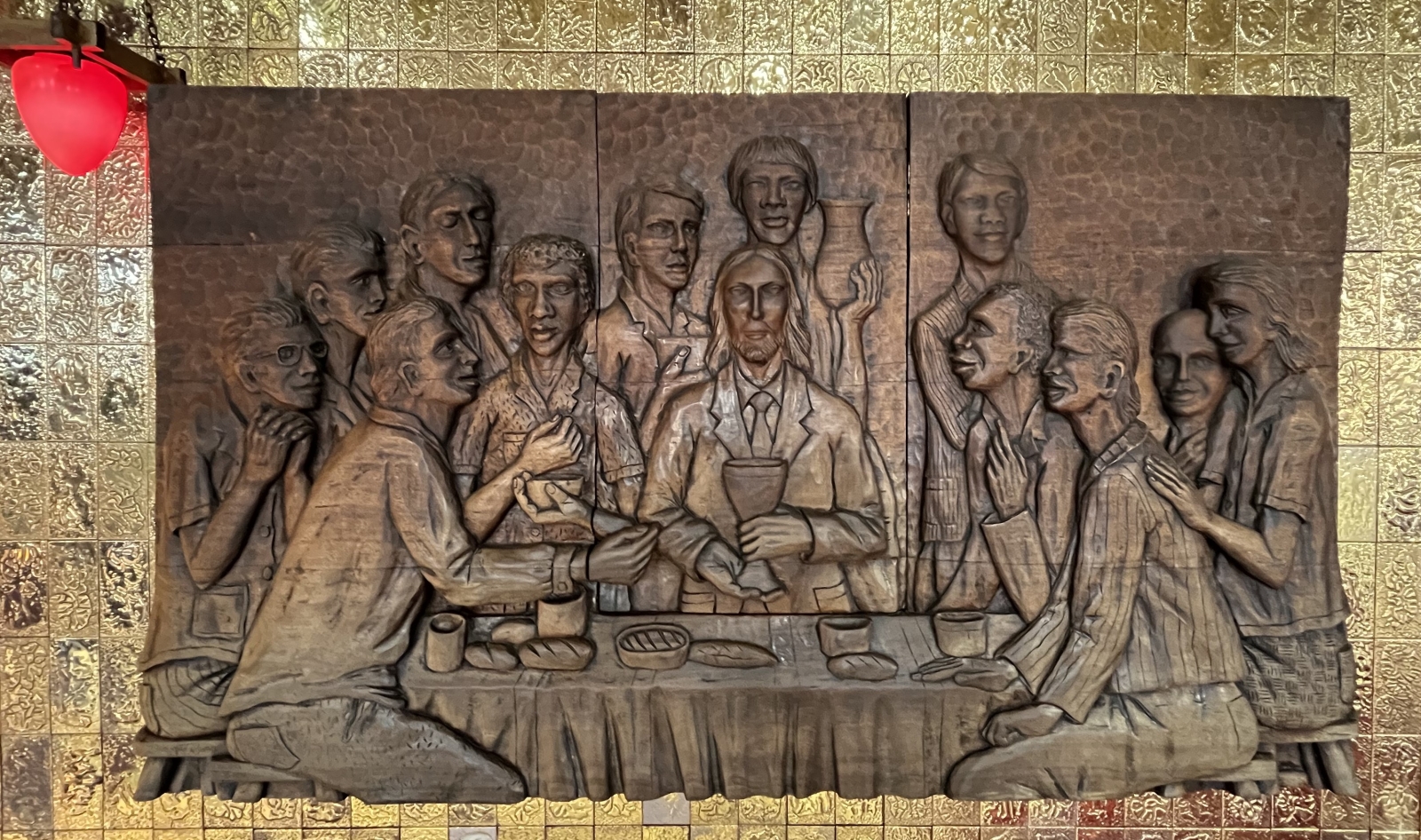 Ele pôs gravata em Cristo!