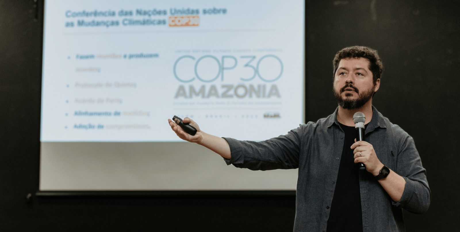 Atila Iamarino destaca COP30 em seminários sobre mudanças climáticas