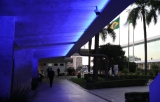 Assembleia Legislativa do Paraná se ilumina de azul para alertar sobre o tráfico de pessoas