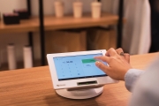 Clover: Sicredi disponibiliza solução de pagamento com gestão inteligente de PDV