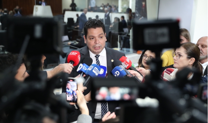 Redução histórica do IPVA avança e vai incentivar emplacamento no Paraná, destaca Gugu Bueno