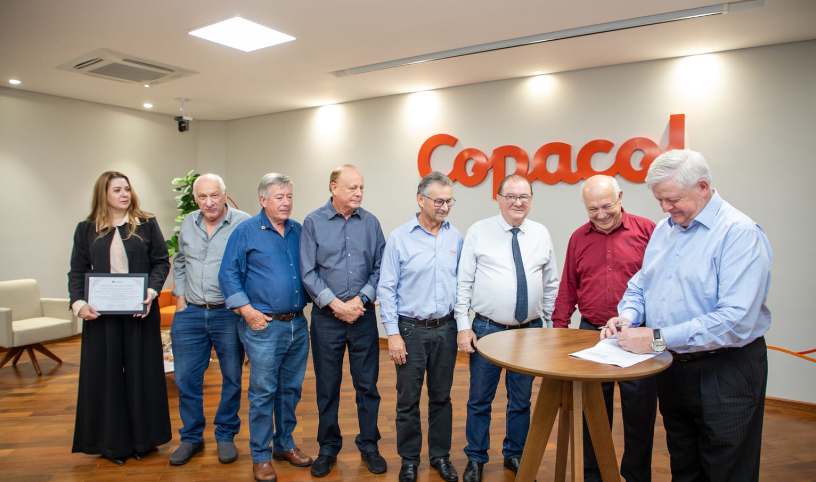 Copacol destina R$ 2,6 milhões para Apaes e hospitais da região