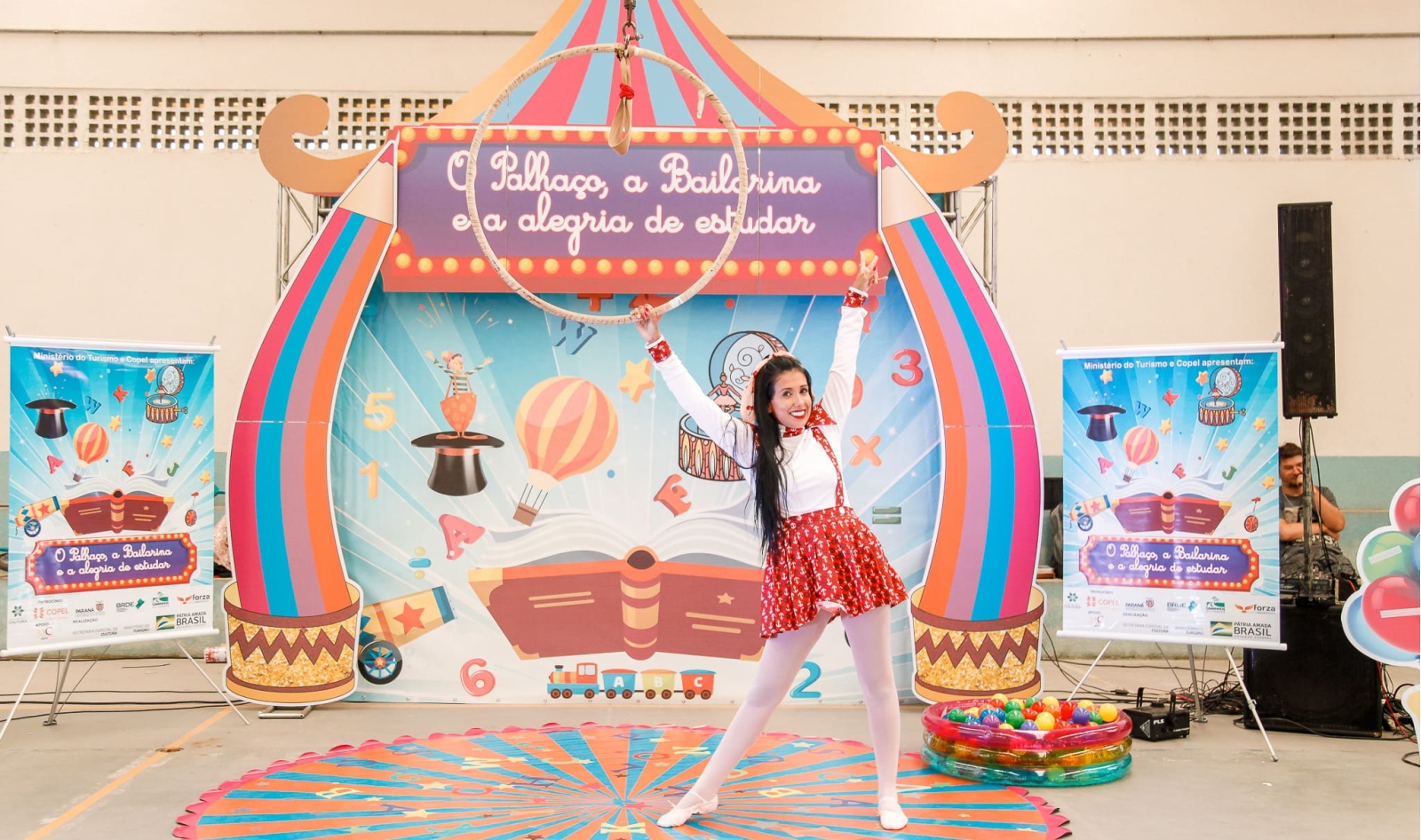 Cantagalo recebe espetáculo circense que combate o bullying nas escolas