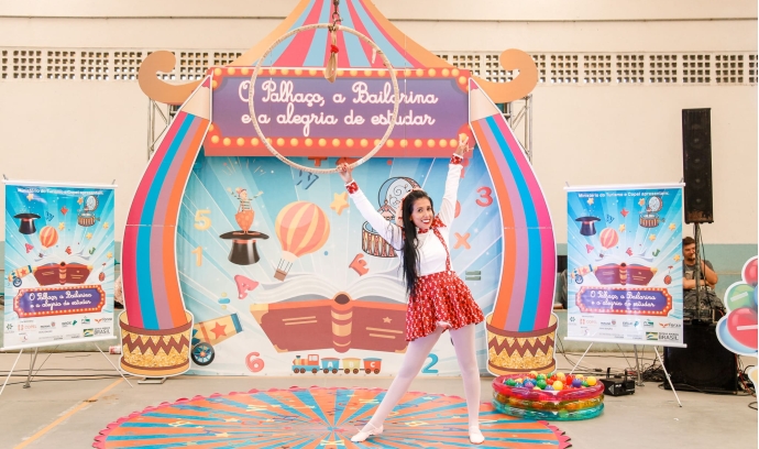 Cantagalo recebe espetáculo circense que combate o bullying nas escolas