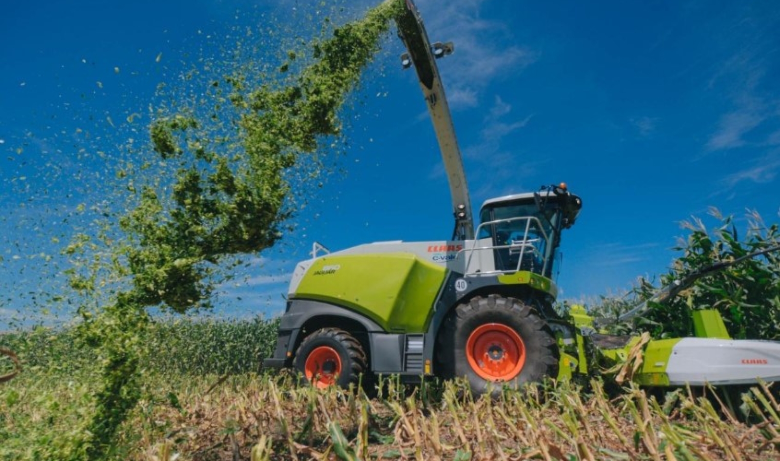 Máquinas despertam atenção de produtores no dia de campo da C.Vale