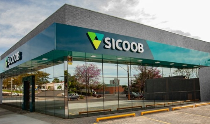 Sicoob fortalece linha de cartões internacionais com benefícios e um dos programas de pontos mais competitivos do mercado