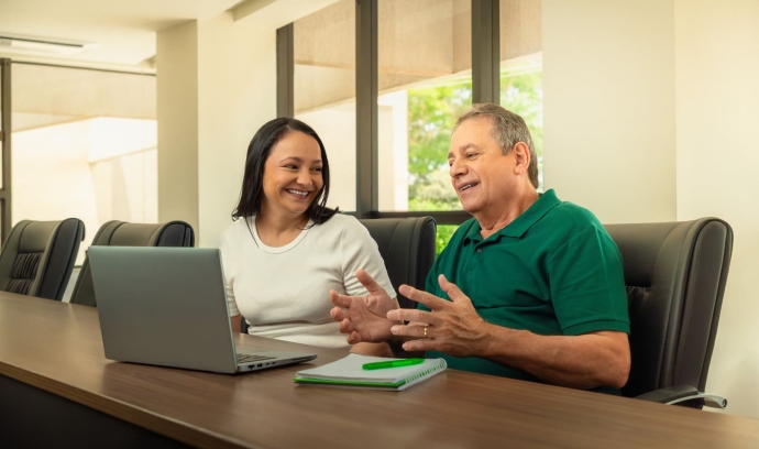 Orientação financeira: investir o 13º salário na previdência privada aumenta renda futura e pode ter benefício tributário na declaração do IR