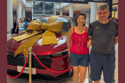 Cascavelense é contemplada em sorteio de carro zero do Catuaí Shopping
