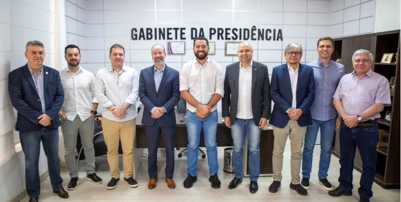 residente da Câmara, Tiago Almeida, recebe Fiep e representantes da indústria