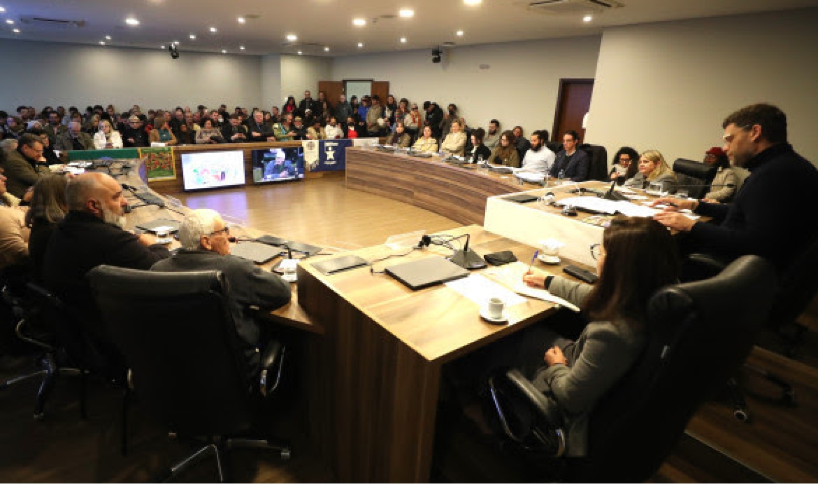 Projeto de lei que fomenta hortas urbanas no Paraná é debatido por mais de 20 especialistas em audiência pública