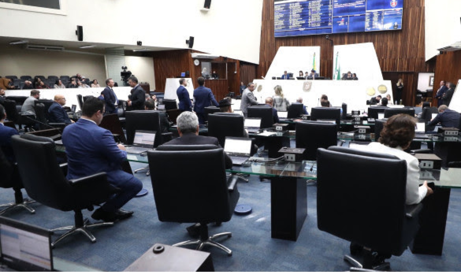 Reajuste salarial dos professores é aprovado na Assembleia Legislativa e segue para sanção