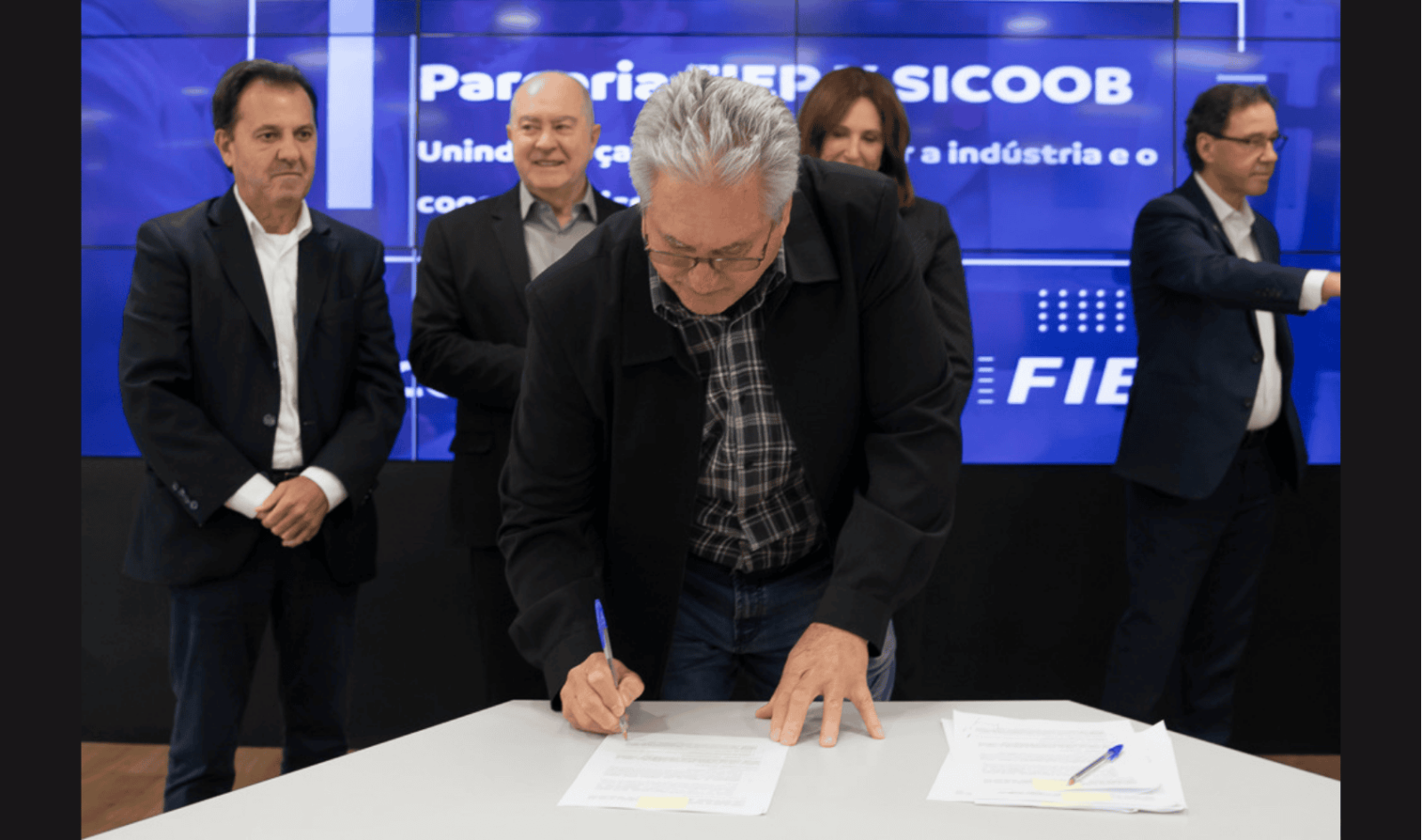 Sicoob Central Unicoob firma parceria com Fiep para ampliar crédito à indústria paranaense