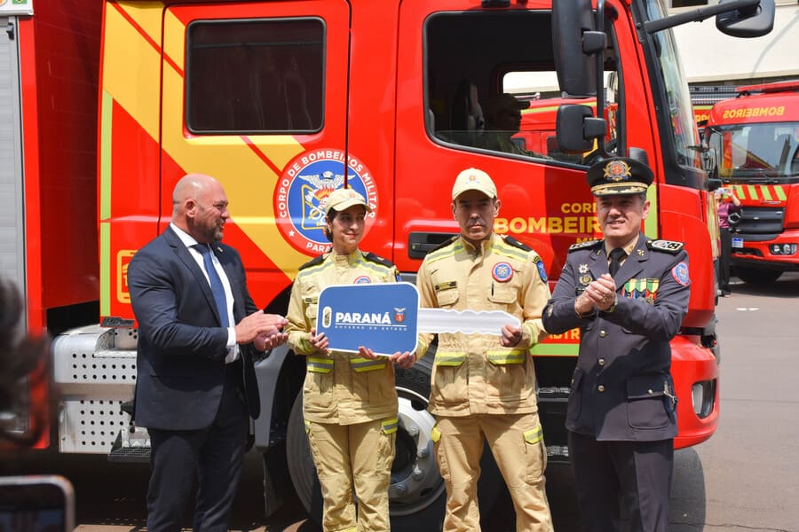 Corpo de Bombeiros festeja 112 anos com homenagens e entrega de viaturas