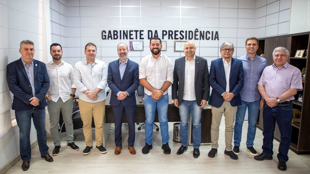 Presidente da Câmara, Tiago Almeida, recebe Fiep e representantes da indústria