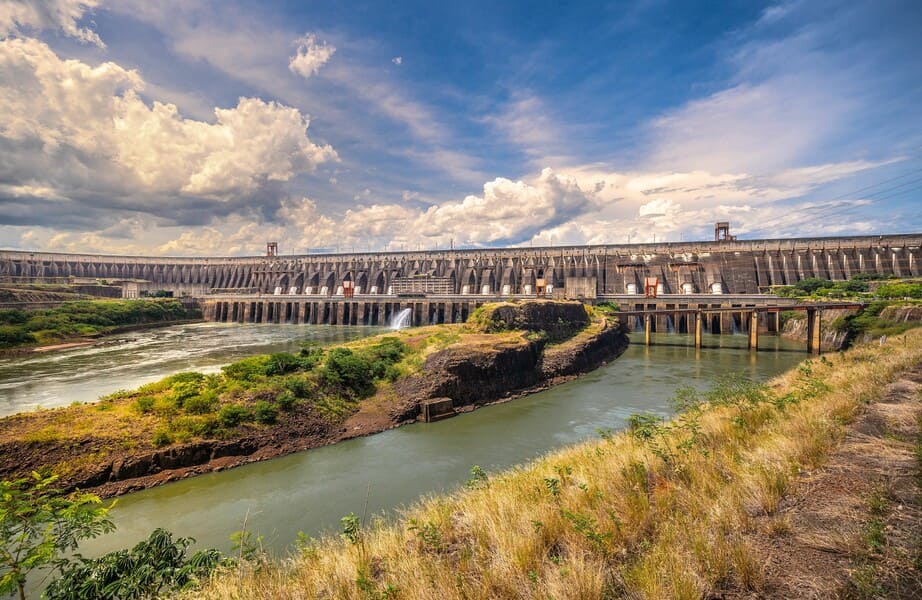 Ano começa com alívio na conta de luz de 78 milhões de brasileiros, graças ao bônus Itaipu