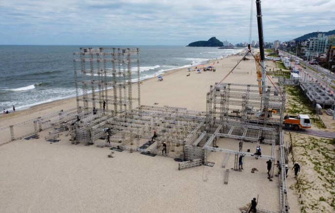 Maiores do que a edição passada, palcos do Verão Maior começam a ganhar forma