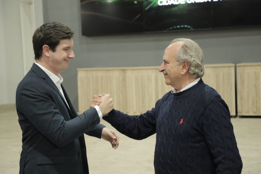 Prefeito aqui, vice acolá