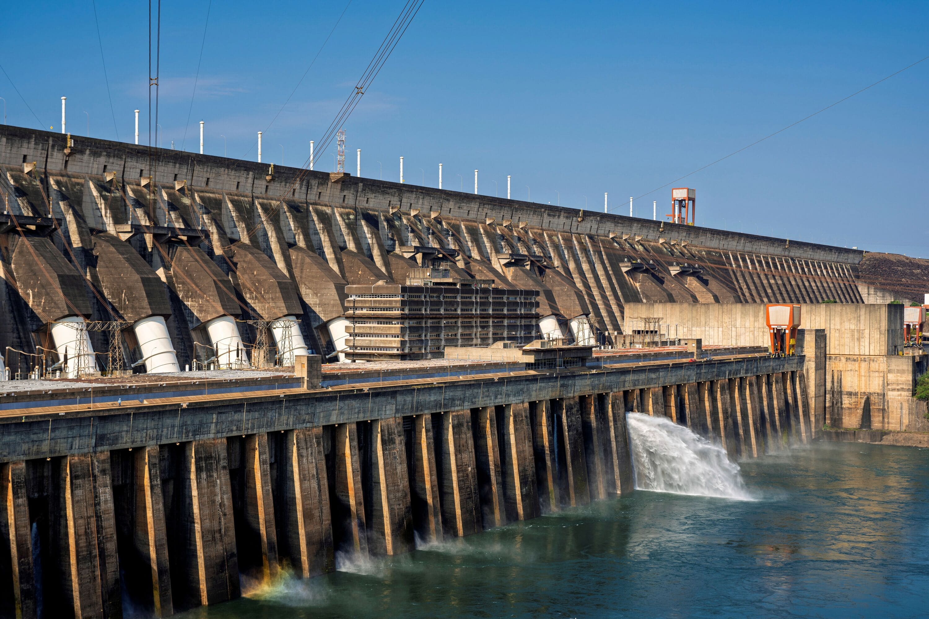 Itaipu, 52 anos: segurança energética e transição no território