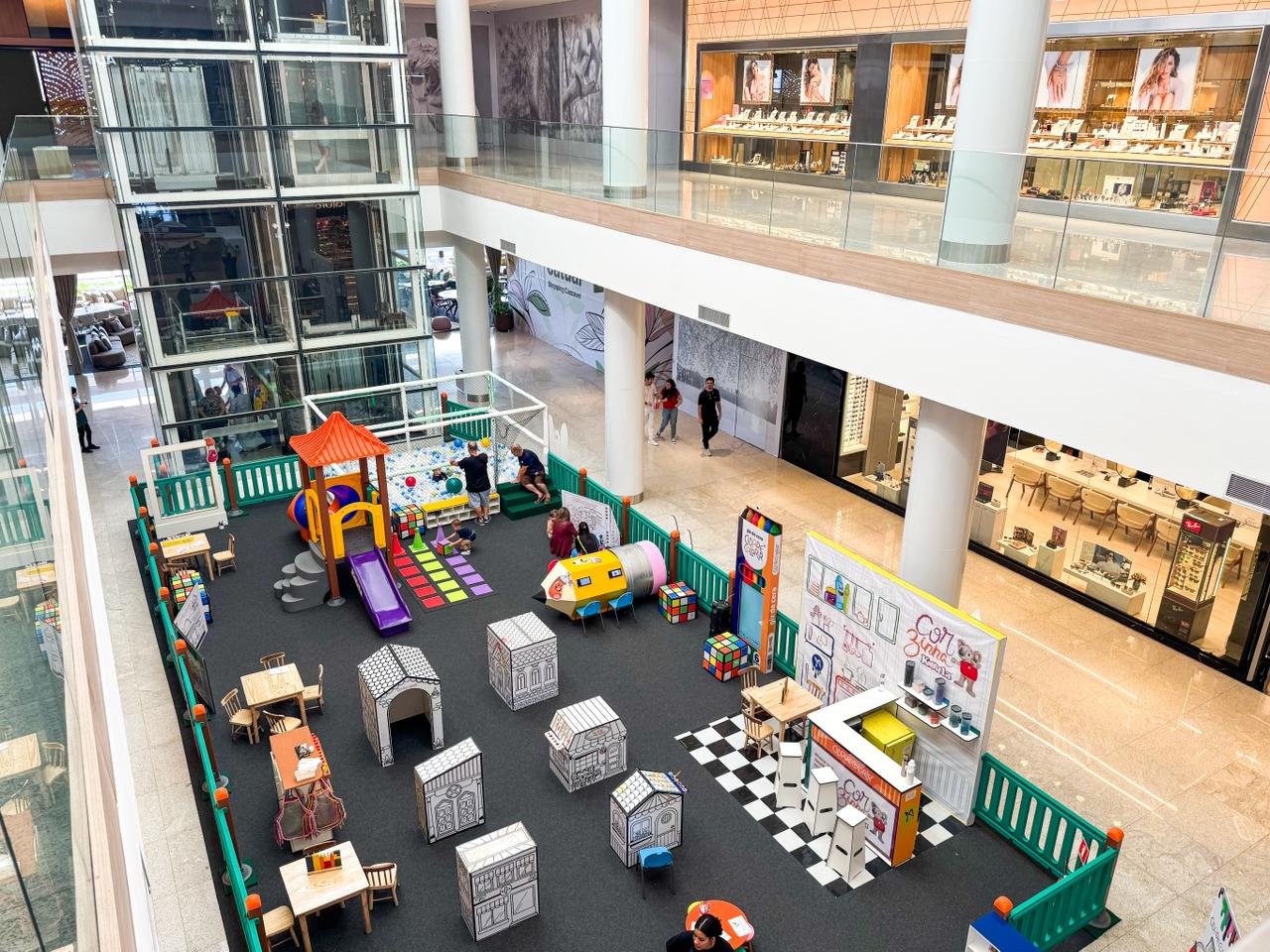 Parque CidadeColorir estreia no Catuaí Cascavel com espaço temático de arte, aprendizado e diversão para crianças
