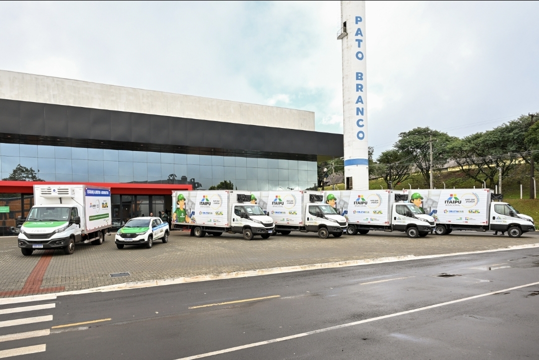 Itaipu entrega veículos e equipamentos para impulsionar a reciclagem no sudoeste do PR 