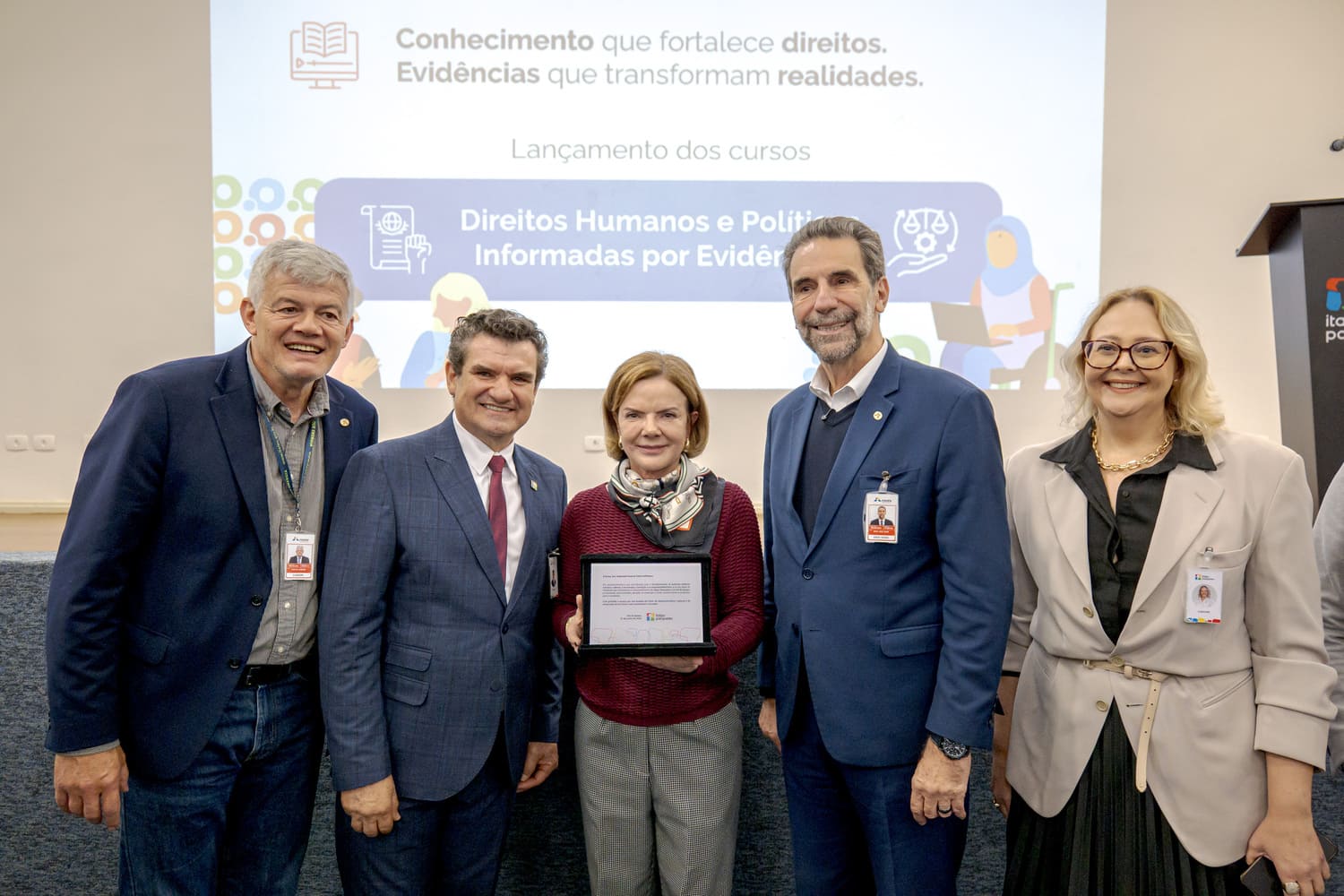 Em Foz do Iguaçu, Gleisi participa do lançamento de cursos gratuitos em direitos humanos e de programa de empreendedorismo para estudantes
